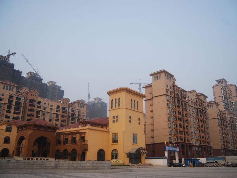 華強城一期二標段工程（2010年省文明工地、省“結(jié)構(gòu)中州杯”工程）